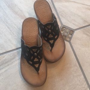 Super cute comfy Clarks.